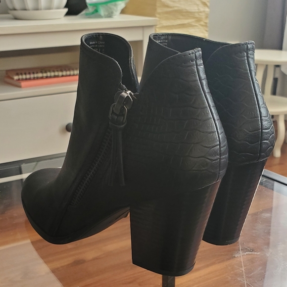 Black Zip Call It Spring Booties 8½ - Picture 3 of 8